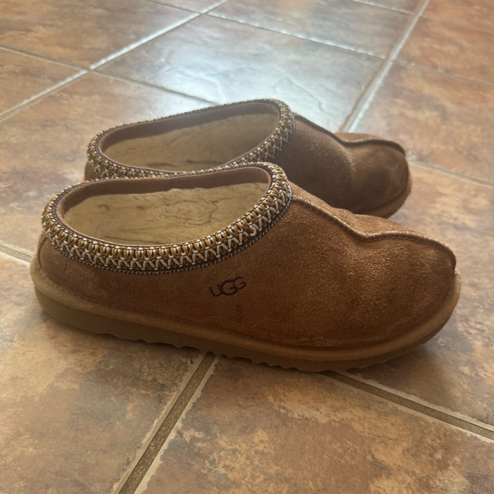 UGG Brown Suede Slippers, Women’s size 7/8, Big girl size 6